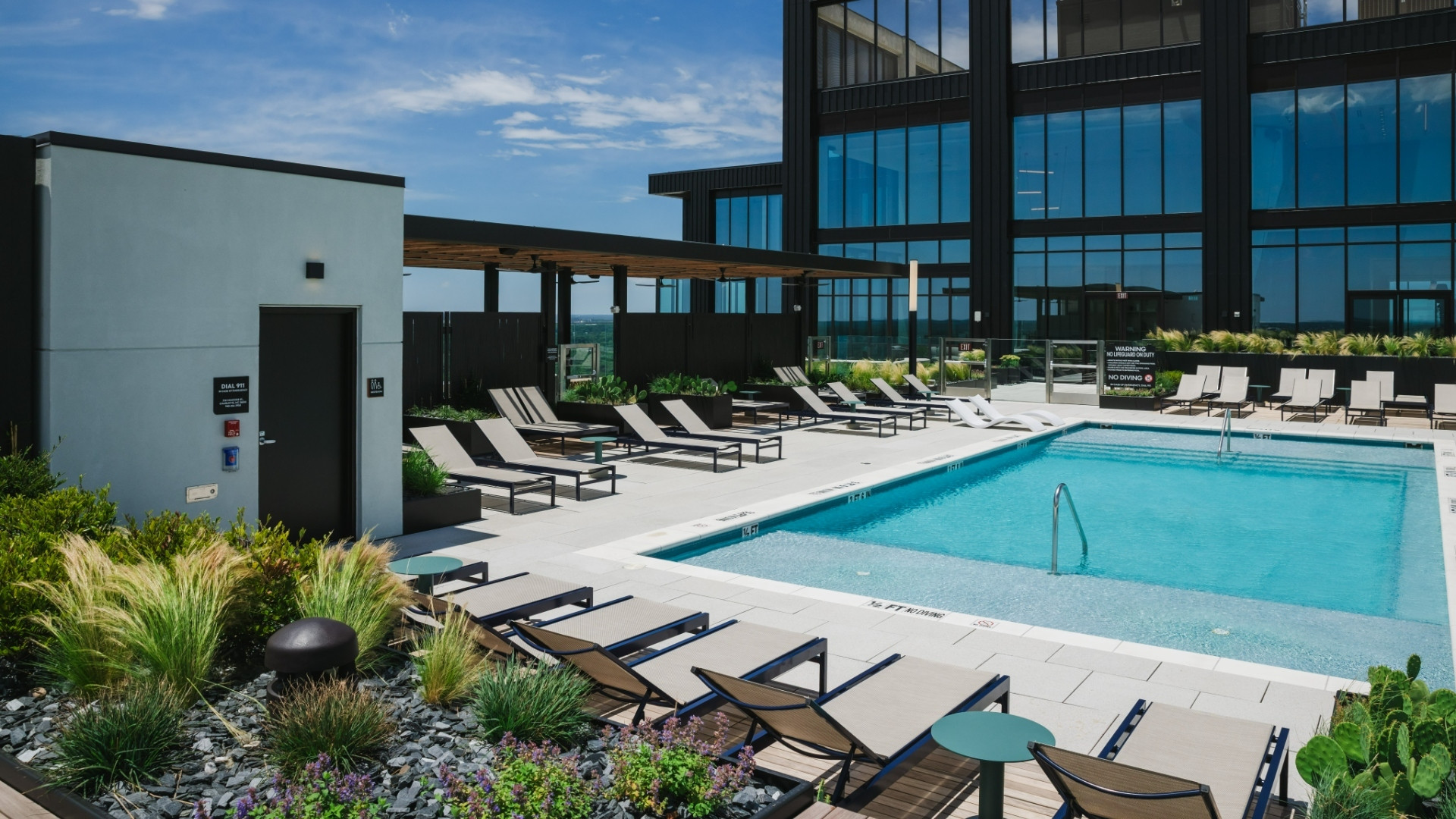 Linea-Luxury-Pool-Charlotte-North-Carolina