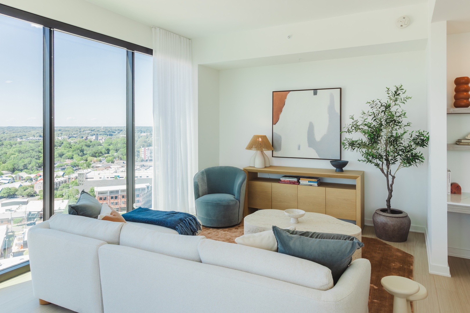 Linea-Luxury-Apartment-LivingRoom-Charlotte-North-Carolina