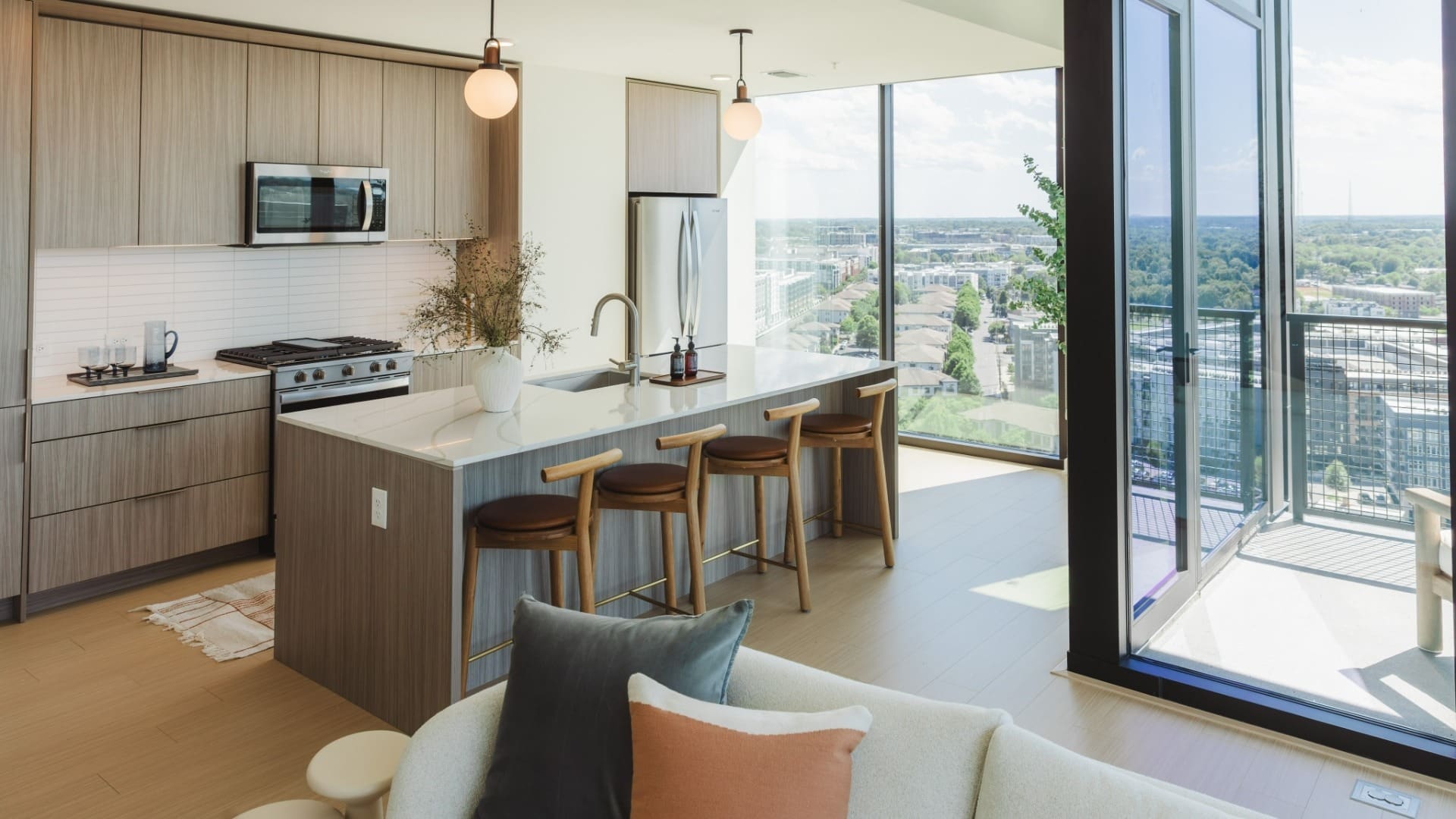 Linea-Luxury-Apartment-Kitchen-Charlotte-North-Carolina